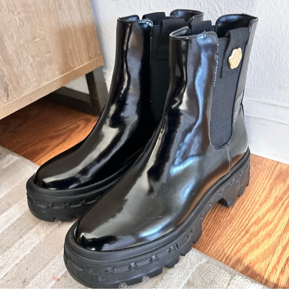 Karl Lagerfeld Shoes - C Karl Lagerfeld gorgeous glossy lug sole rainboot lightweight Women's Boots 7